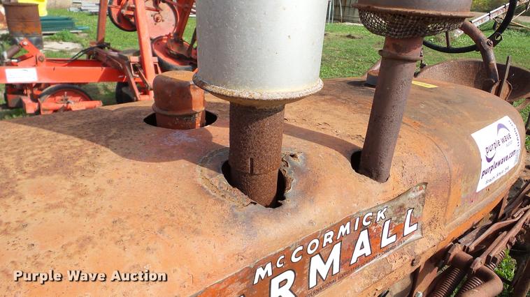 image for item DA8930 Farmall B tractor