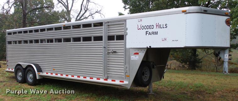 image for item K1085 2002 Sundowner Rancher livestock trailer