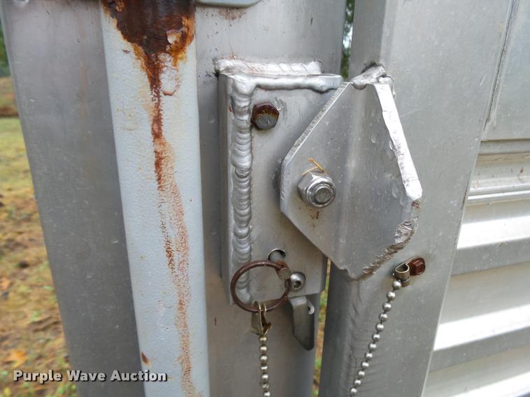 image for item K1085 2002 Sundowner Rancher livestock trailer