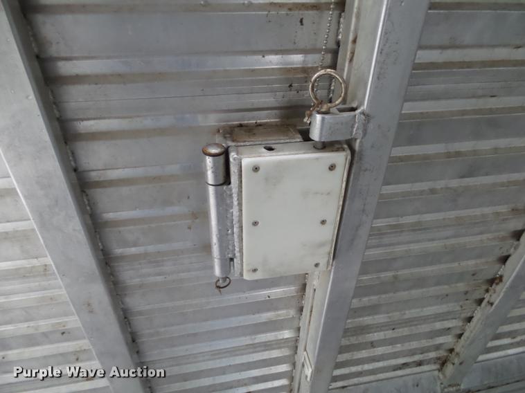 image for item K1085 2002 Sundowner Rancher livestock trailer