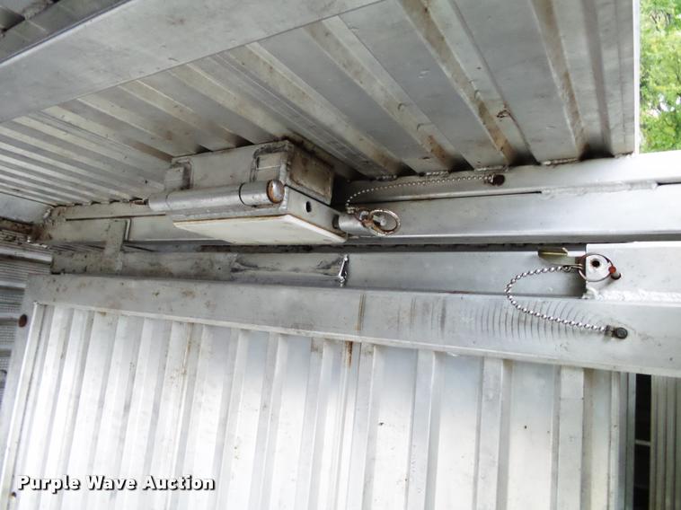 image for item K1085 2002 Sundowner Rancher livestock trailer