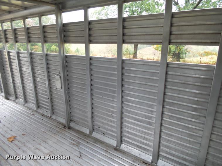 image for item K1085 2002 Sundowner Rancher livestock trailer