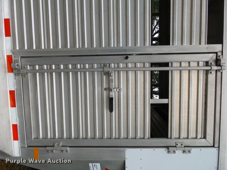 image for item K1085 2002 Sundowner Rancher livestock trailer