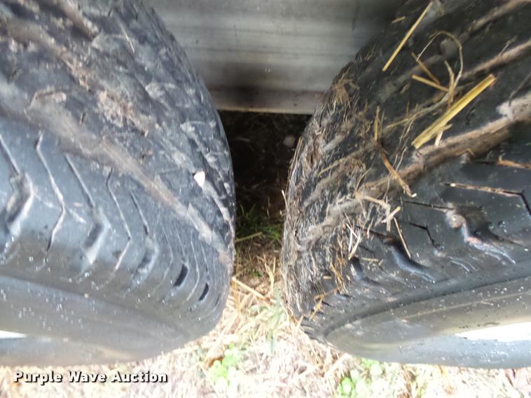 image for item K1085 2002 Sundowner Rancher livestock trailer