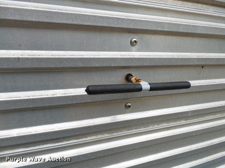 image for item K1085 2002 Sundowner Rancher livestock trailer