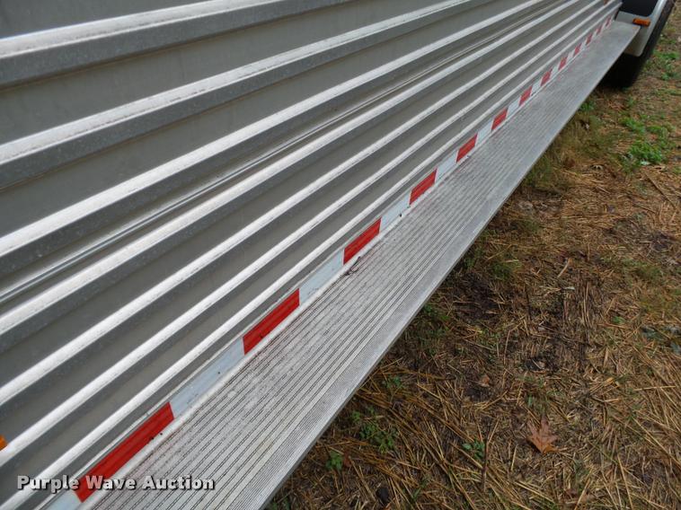 image for item K1085 2002 Sundowner Rancher livestock trailer