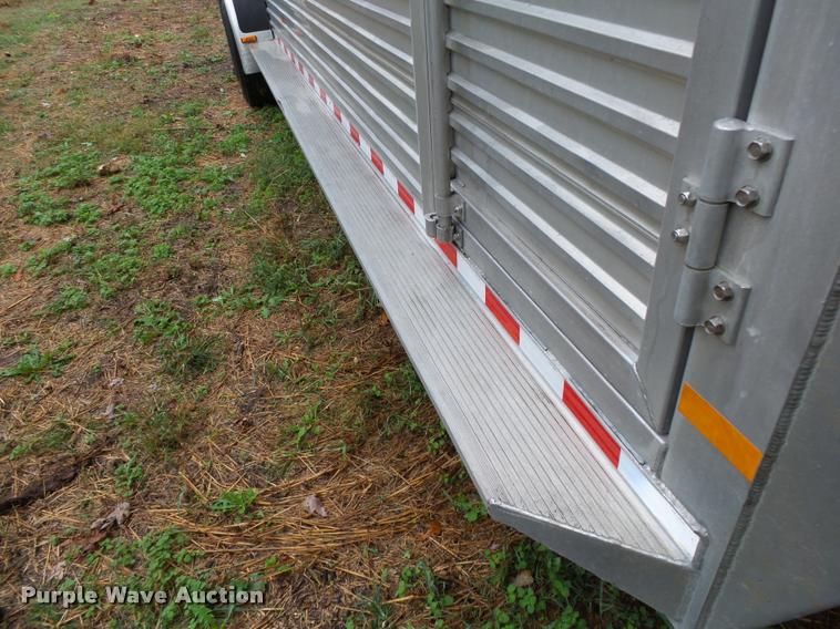 image for item K1085 2002 Sundowner Rancher livestock trailer