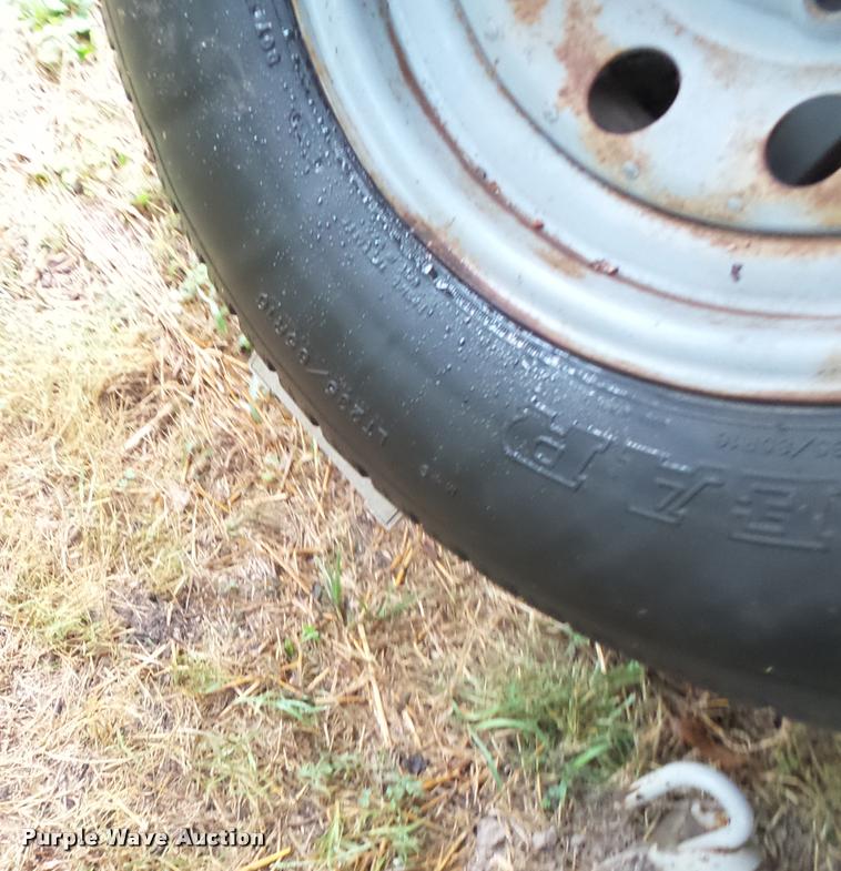 image for item K1085 2002 Sundowner Rancher livestock trailer