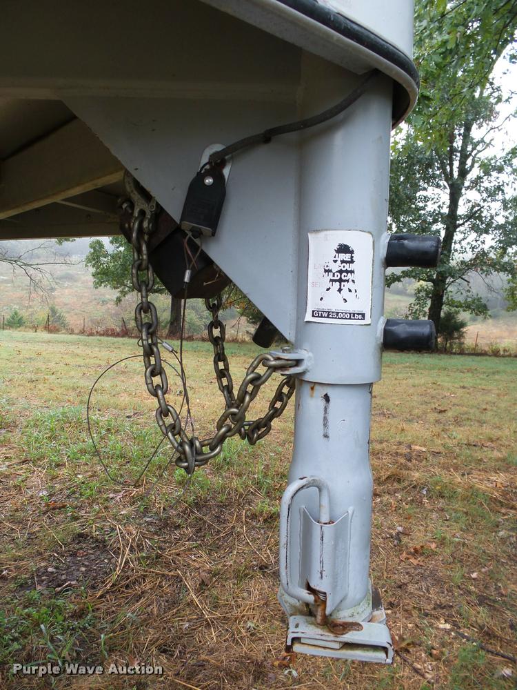 image for item K1085 2002 Sundowner Rancher livestock trailer