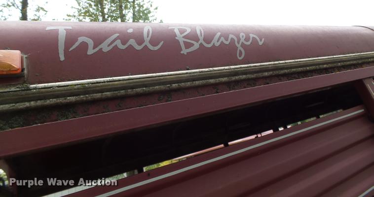 image for item K1452 2003 Wright Way Bison horse trailer