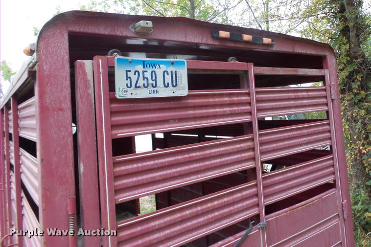 image for item K1452 2003 Wright Way Bison horse trailer