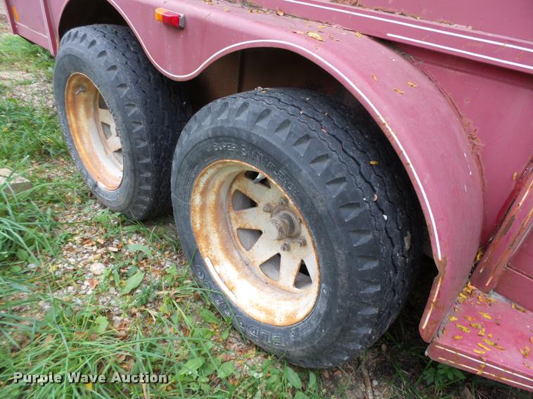 image for item K1452 2003 Wright Way Bison horse trailer