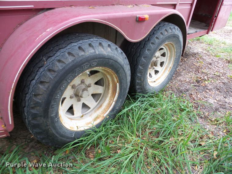 image for item K1452 2003 Wright Way Bison horse trailer