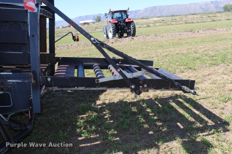 image for item K1911 New Holland BB960A Crop Cutter large square baler