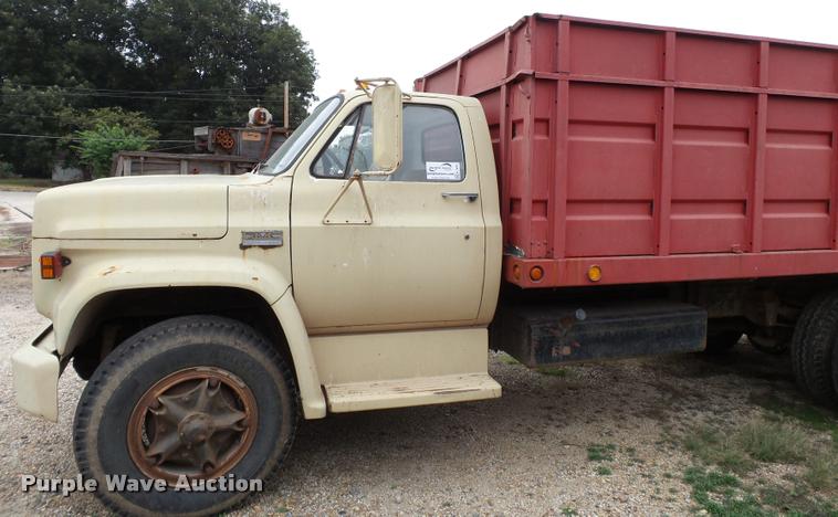 image for item K3455 1975 GMC 6500 grain truck