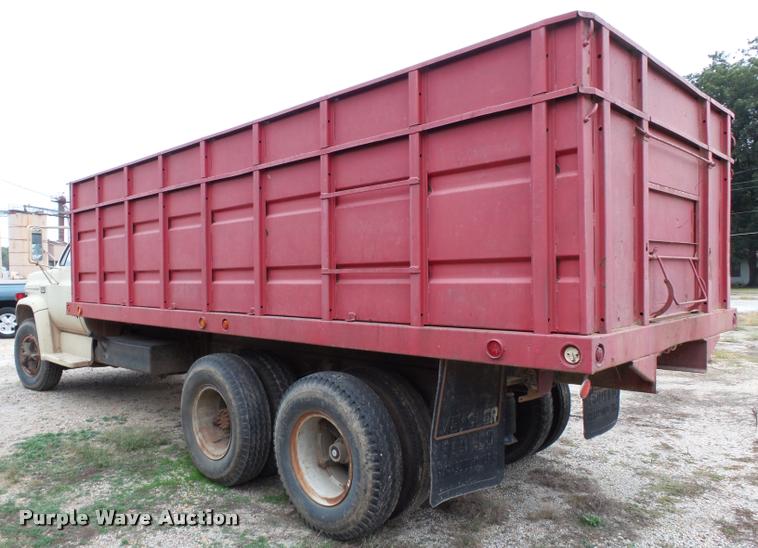 image for item K3455 1975 GMC 6500 grain truck