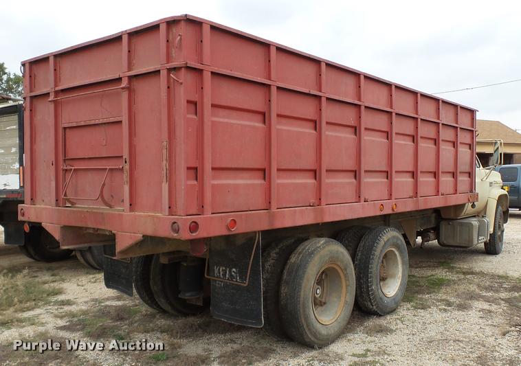 image for item K3455 1975 GMC 6500 grain truck