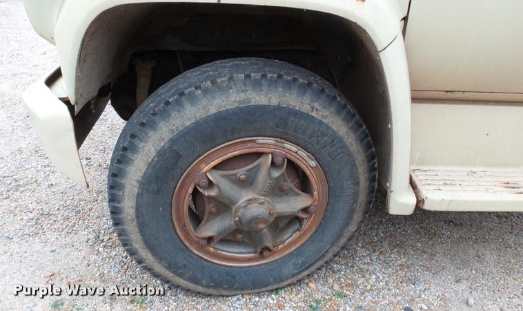 image for item K3455 1975 GMC 6500 grain truck