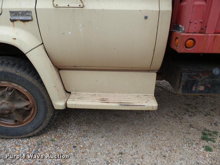 image for item K3455 1975 GMC 6500 grain truck