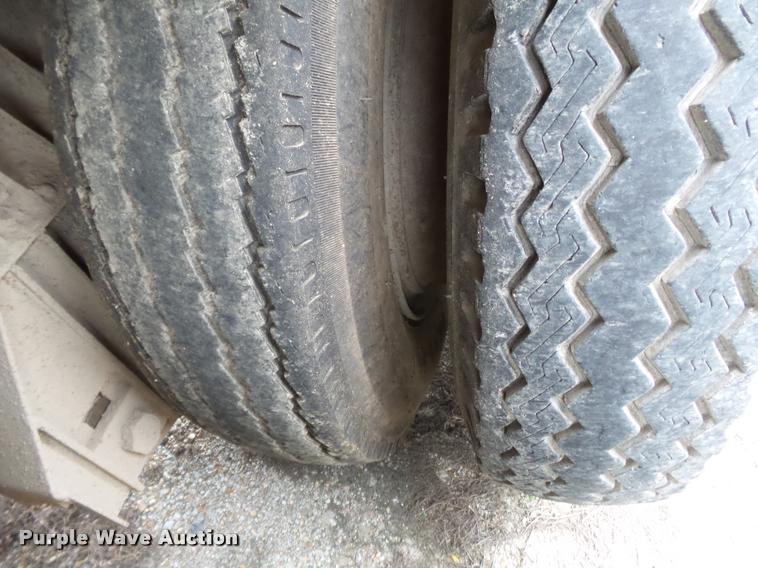 image for item K3455 1975 GMC 6500 grain truck