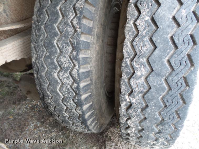 image for item K3455 1975 GMC 6500 grain truck