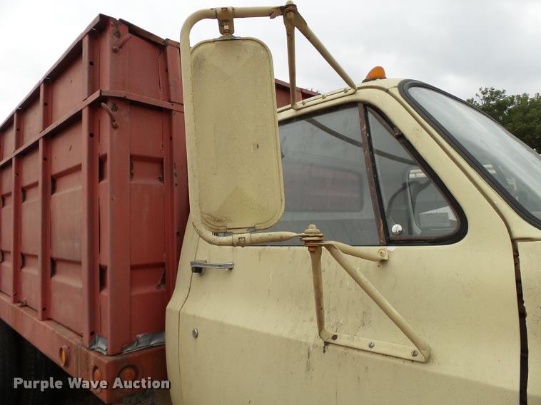 image for item K3455 1975 GMC 6500 grain truck