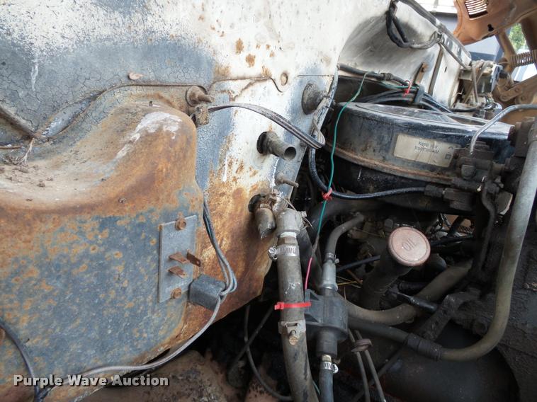 image for item K3455 1975 GMC 6500 grain truck