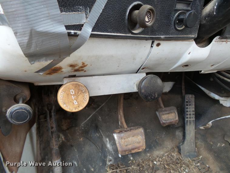 image for item K3455 1975 GMC 6500 grain truck