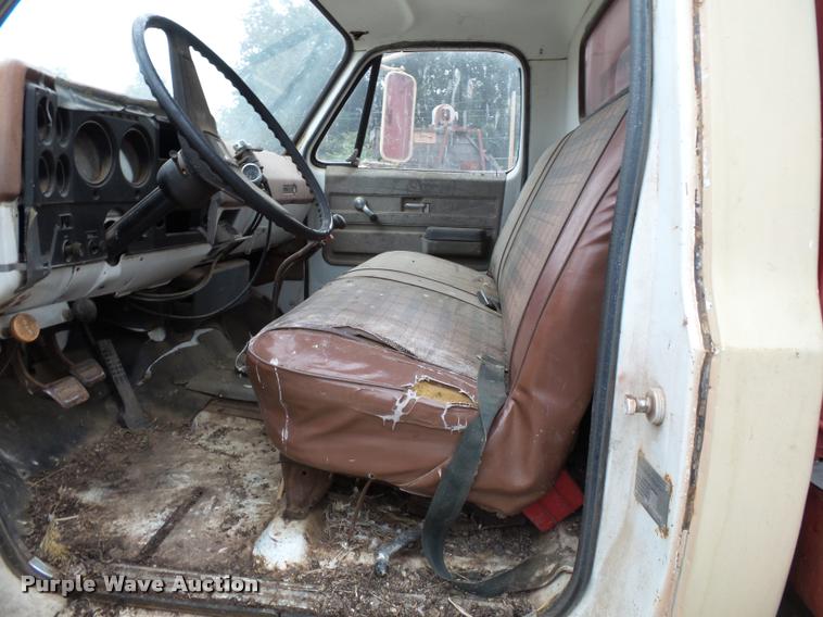 image for item K3455 1975 GMC 6500 grain truck