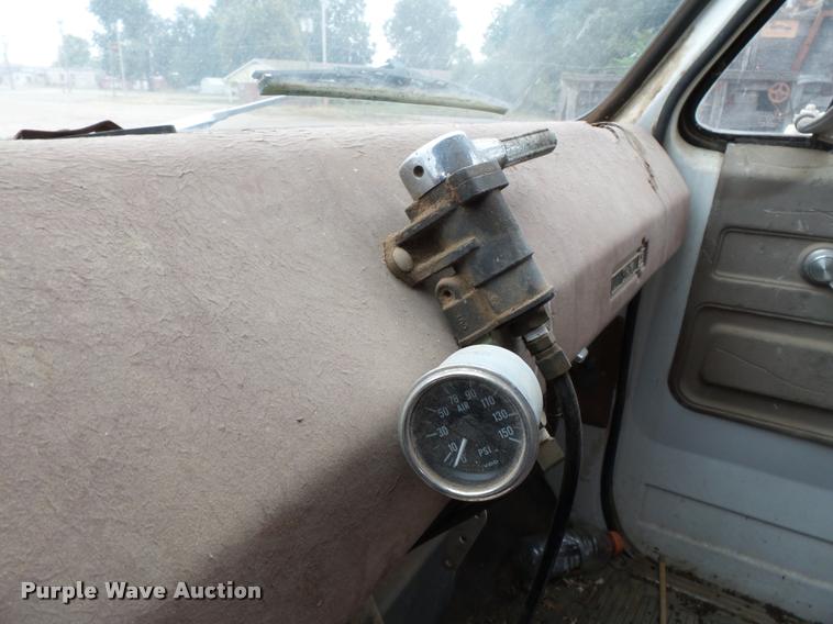 image for item K3455 1975 GMC 6500 grain truck