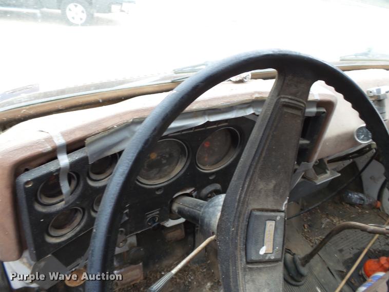 image for item K3455 1975 GMC 6500 grain truck