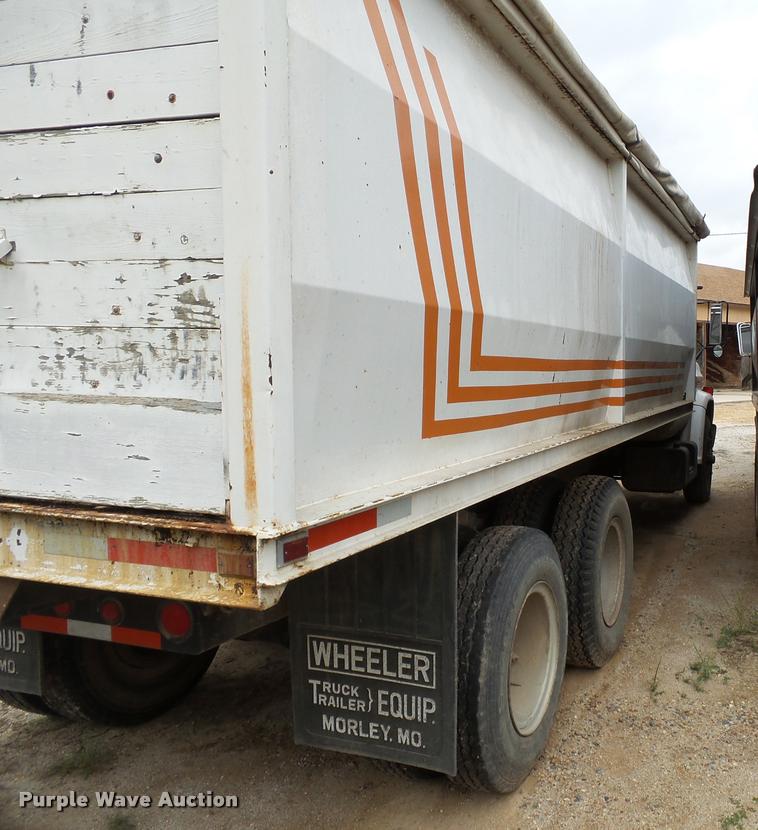 image for item K3457 1975 Chevrolet C65 grain truck