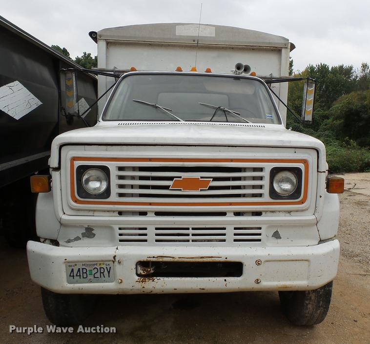 image for item K3457 1975 Chevrolet C65 grain truck