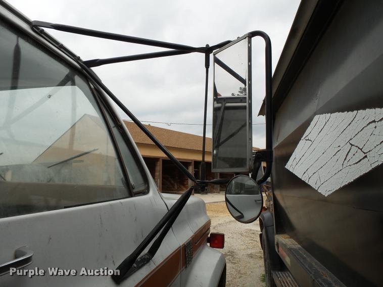 image for item K3457 1975 Chevrolet C65 grain truck