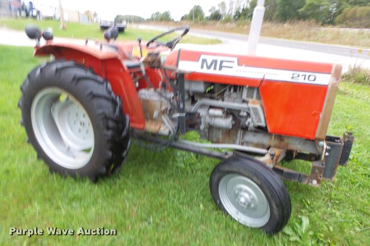 Massey-Ferguson 210 tractor in Moberly, MO | Item K5661 sold | Purple Wave