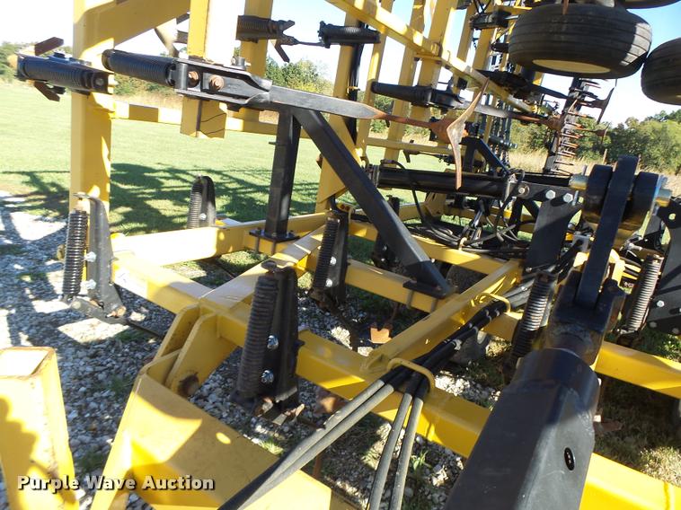 image for item K5671 Landoll 9800 field cultivator