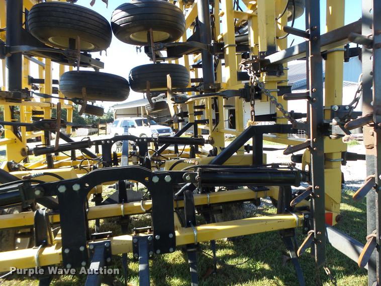 image for item K5671 Landoll 9800 field cultivator