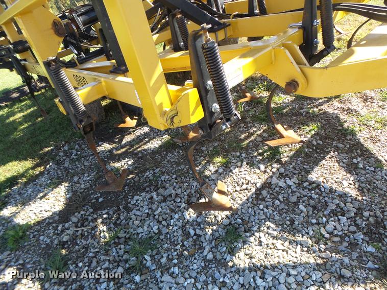 image for item K5671 Landoll 9800 field cultivator