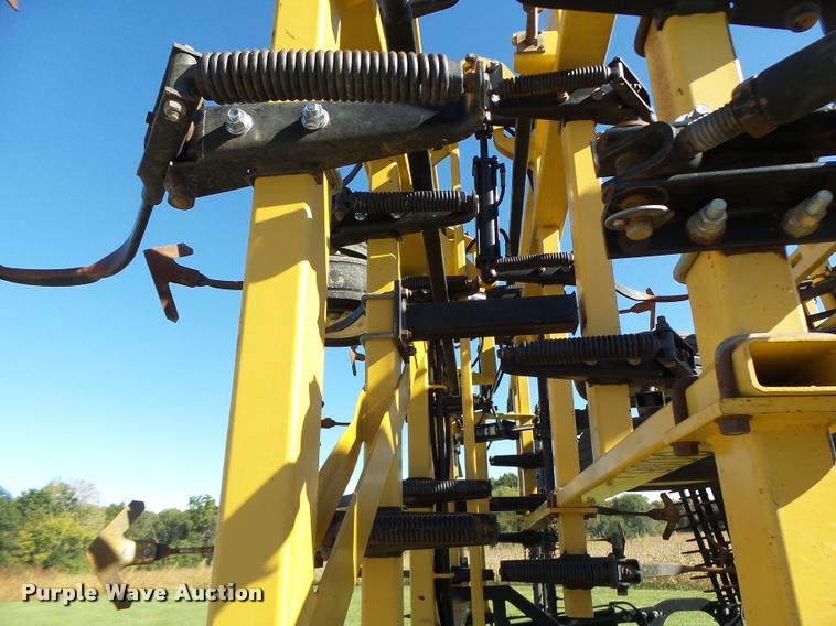 image for item K5671 Landoll 9800 field cultivator