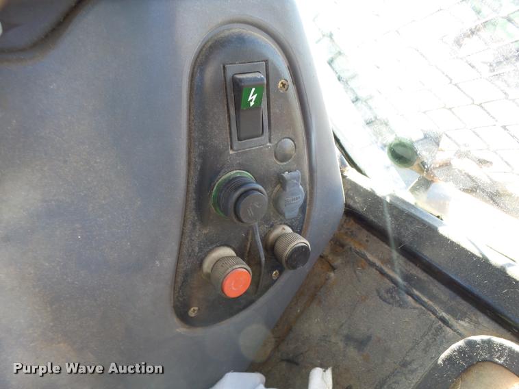 image for item L3353 1999 New Holland TS100 tractor