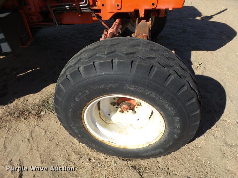 image for item L3353 1999 New Holland TS100 tractor