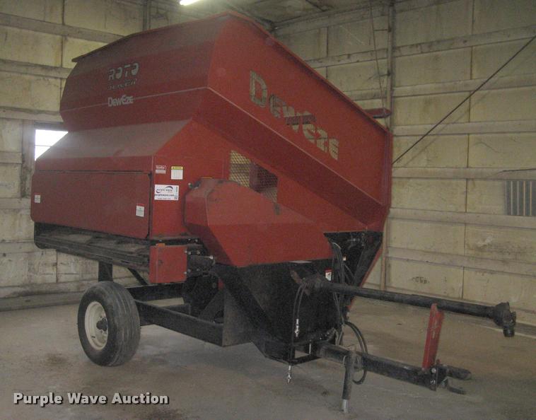 image for item L3898 DewEze Rotoslicer bale processor