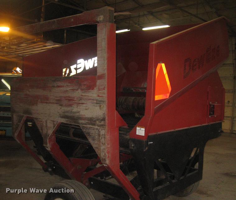 image for item L3898 DewEze Rotoslicer bale processor