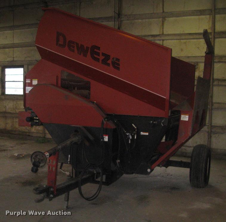 image for item L3898 DewEze Rotoslicer bale processor