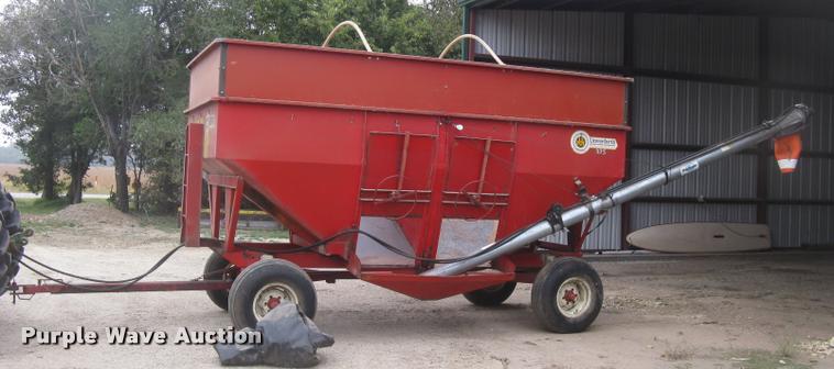 image for item L3899 Unverferth 375 grain wagon