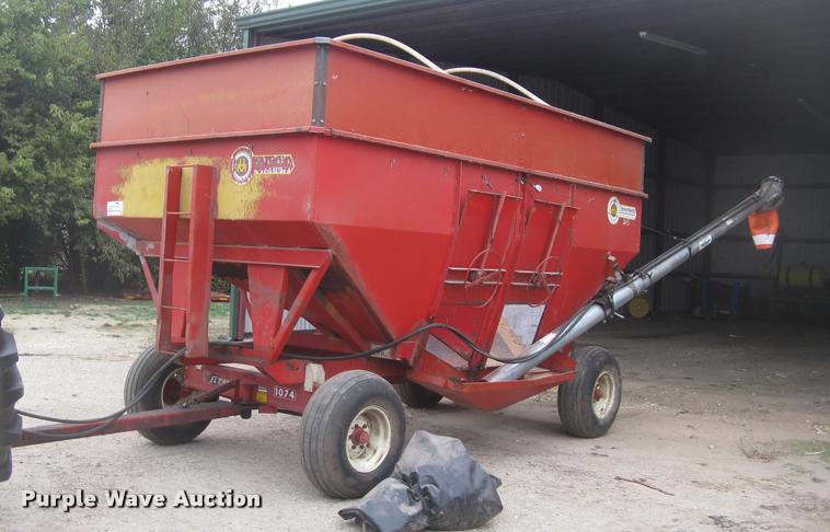 image for item L3899 Unverferth 375 grain wagon