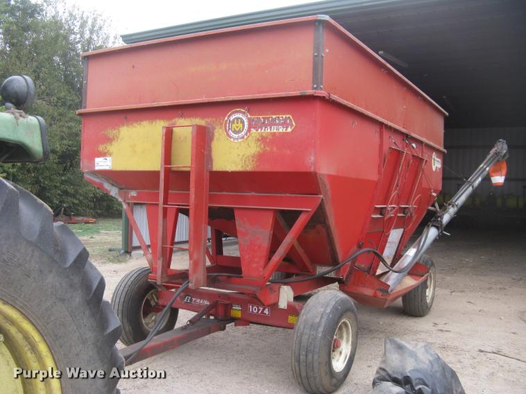 image for item L3899 Unverferth 375 grain wagon