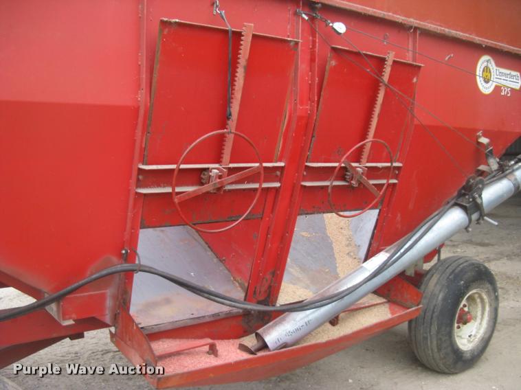 image for item L3899 Unverferth 375 grain wagon