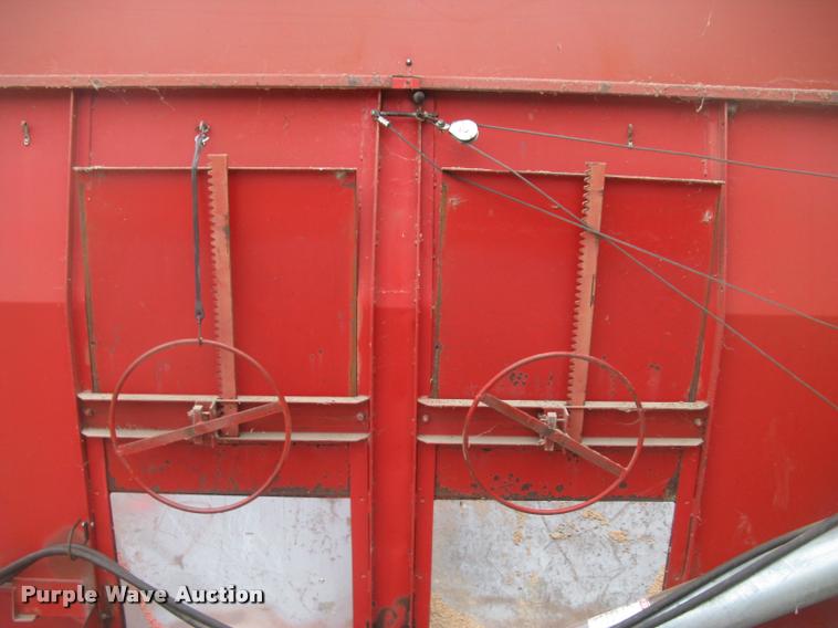 image for item L3899 Unverferth 375 grain wagon