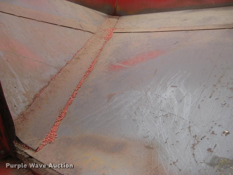 image for item L3899 Unverferth 375 grain wagon